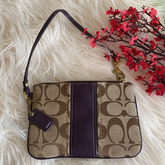 COACH small wristlet - Picture 9 of 9